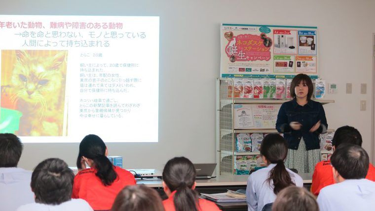 島忠のスタッフに説明する河瀬さん
