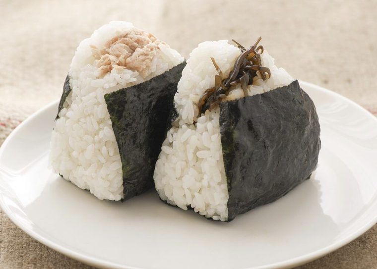 犬に海苔はあげても大丈夫? コンビニのおにぎりにも注意