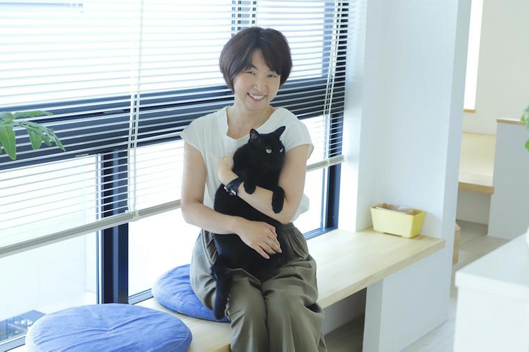 狭くても高さのある家に。空間をうまく利用した猫たちの遊び場【愛猫ライフ取材 Vol.2】