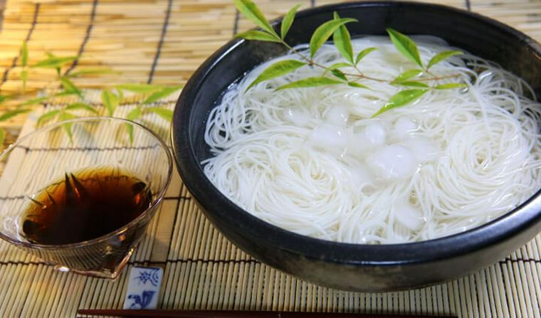 猫はそうめんを食べても大丈夫? 与えるときは小麦アレルギーに気を付けて
