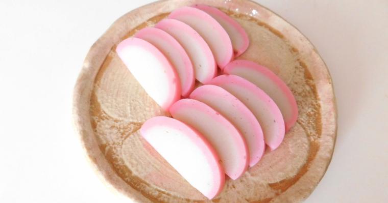 犬はかまぼこを食べても大丈夫? 腎臓病やアレルギーのリスクに注意