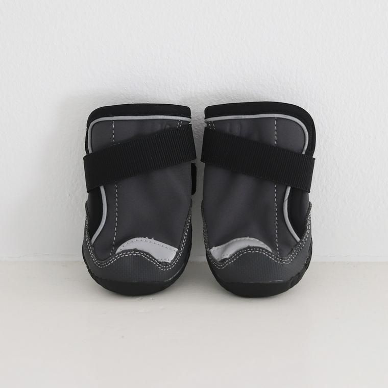 グレーと黒のHurtta Outback Boots