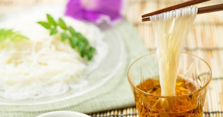 犬はそうめんを食べても大丈夫? 麺はOKでもつゆや薬味は食べさせないで