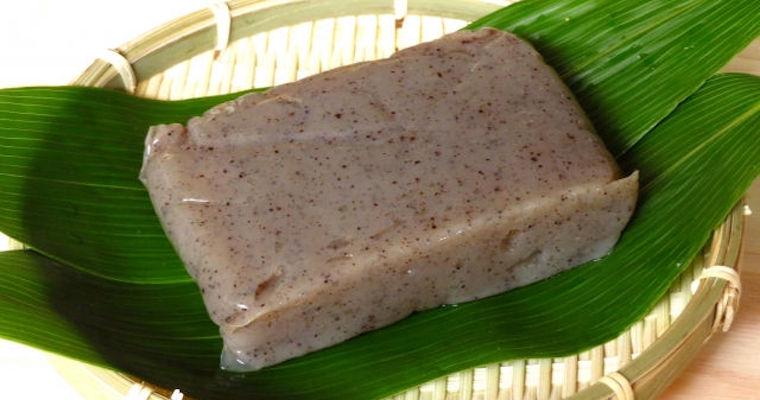 犬はこんにゃくを食べても大丈夫? 消化不良や喉に詰まらせる危険性も
