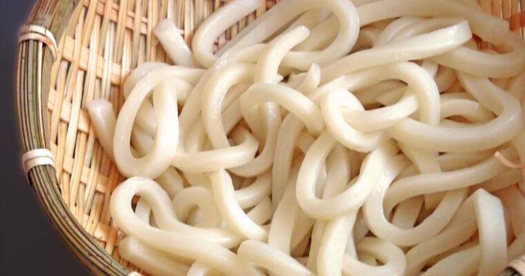 犬はうどんを食べても大丈夫? 与える量や味付けには注意が必要