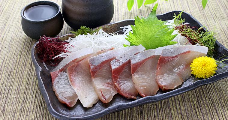 犬はブリ(鰤)を食べても大丈夫! アニサキスや小骨など、注意点を解説