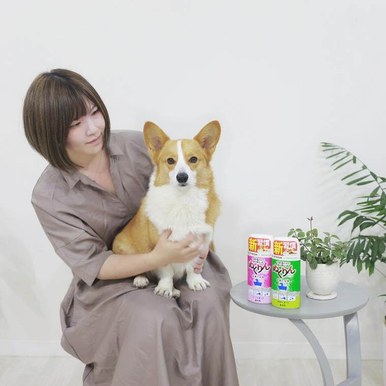 デザイナーの小野と愛犬おこげ