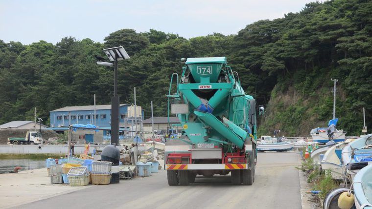 田代島にコンクリートミキサー車が出現