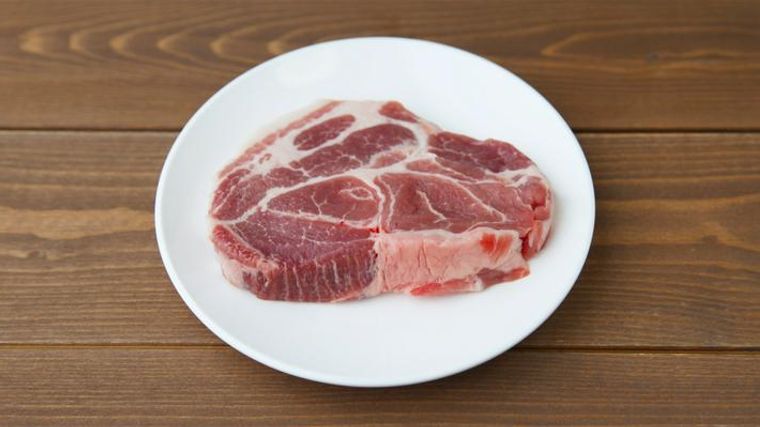 犬は豚肉を食べても大丈夫 アレルギーや脂身の多い部位には注意 ペトコト